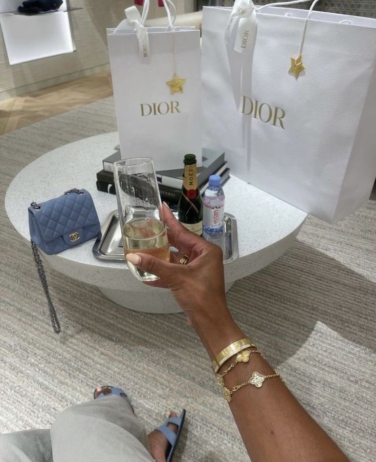 Elyvanaa's tweet photo. I was born to be rich and successful https://t.co/e2qsJ0TOUR