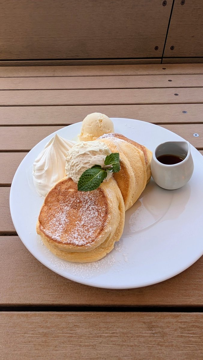 hota240's tweet photo. 4/25日帰り淡路島🚘️　本店で幸せのパンケーキ食べたり、道の駅うずしお、イングランドの丘行ったり、最後はうみぞら映画祭というイベント参加して朝から晩まで楽しい1日でした😊 https://t.co/O5R86Lb5Hh