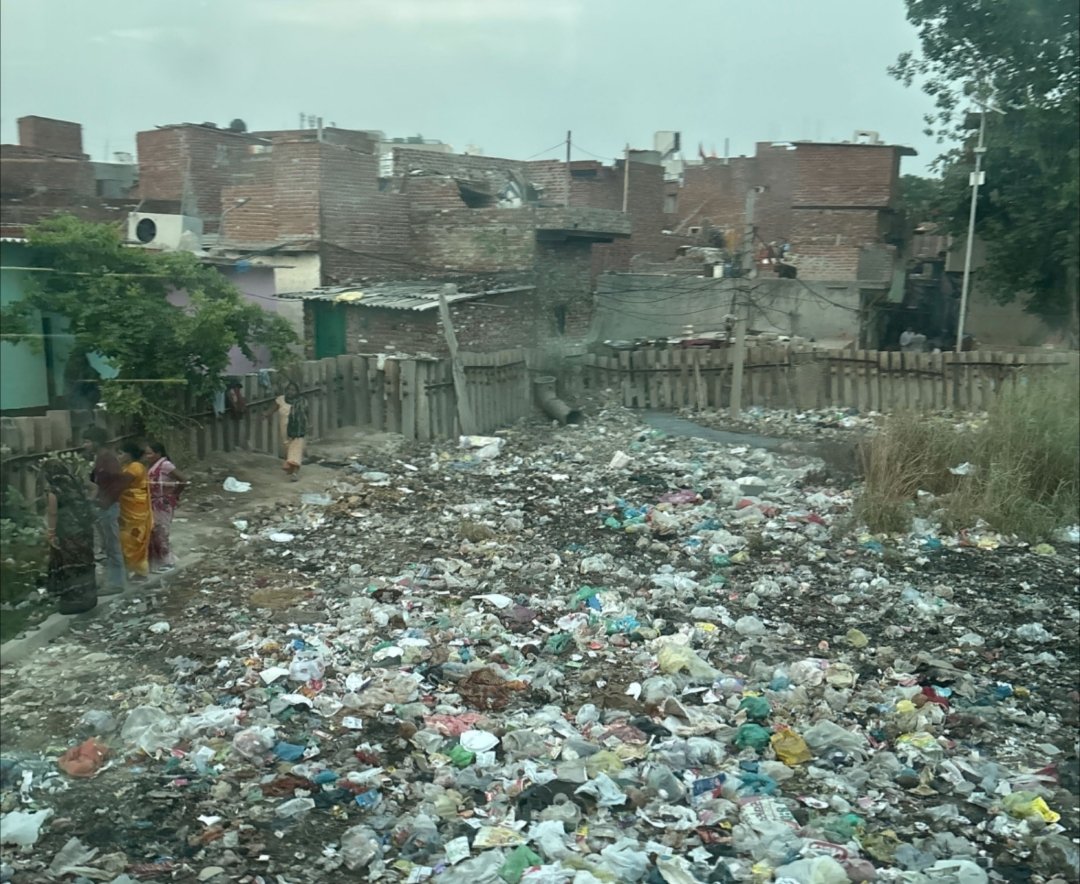 Day 2 of travelling in delhi 😍😍
Compare new delhi with this 4th world shithole babus urban planning 🙏
Dont worry they will get free flats within the next 5-10 years when these slums are razed 
Damn most of them have ac yet cannot pay mcd 100 rupees per month for garbage