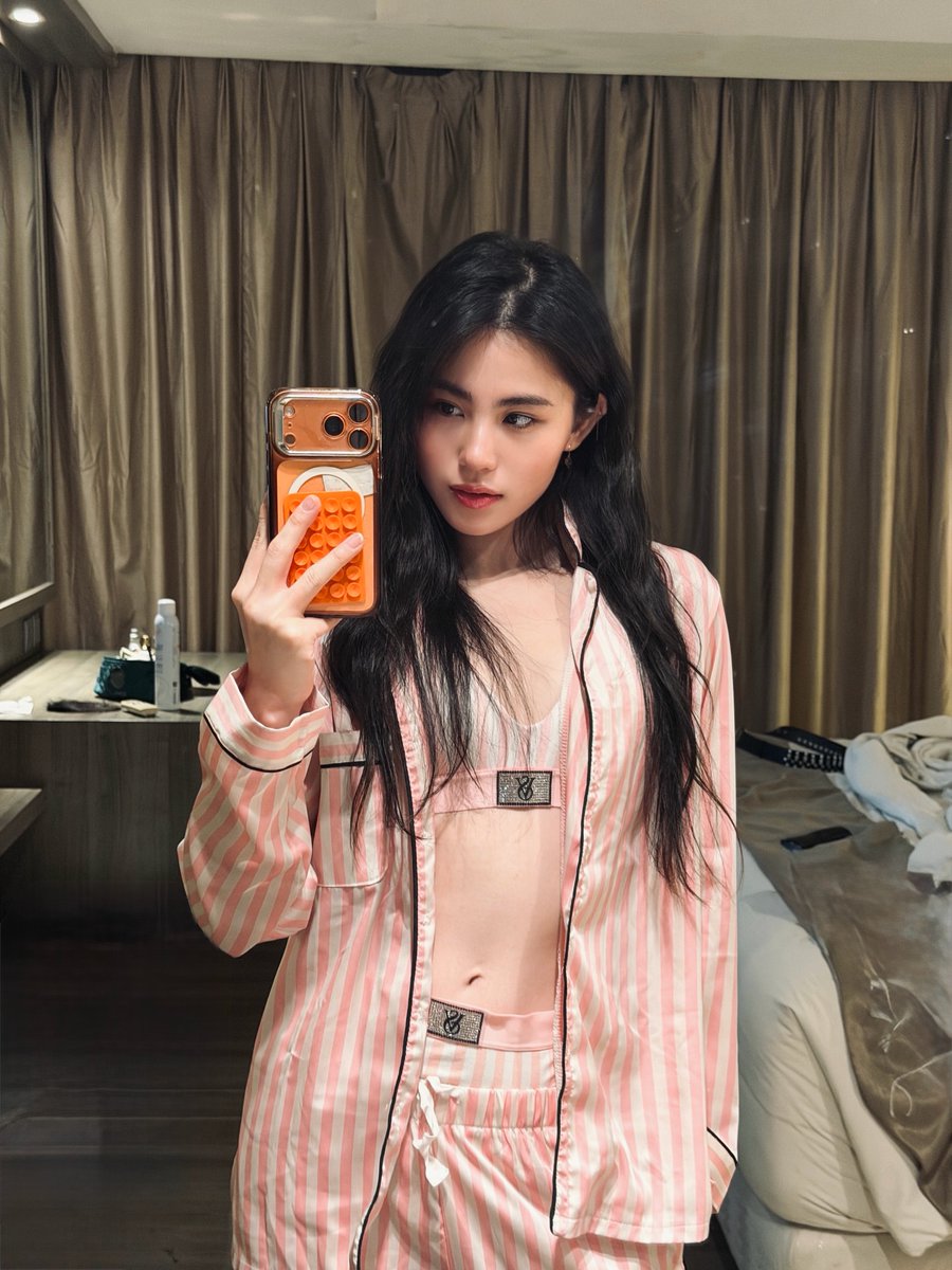 sunflower 🌻 tweet media