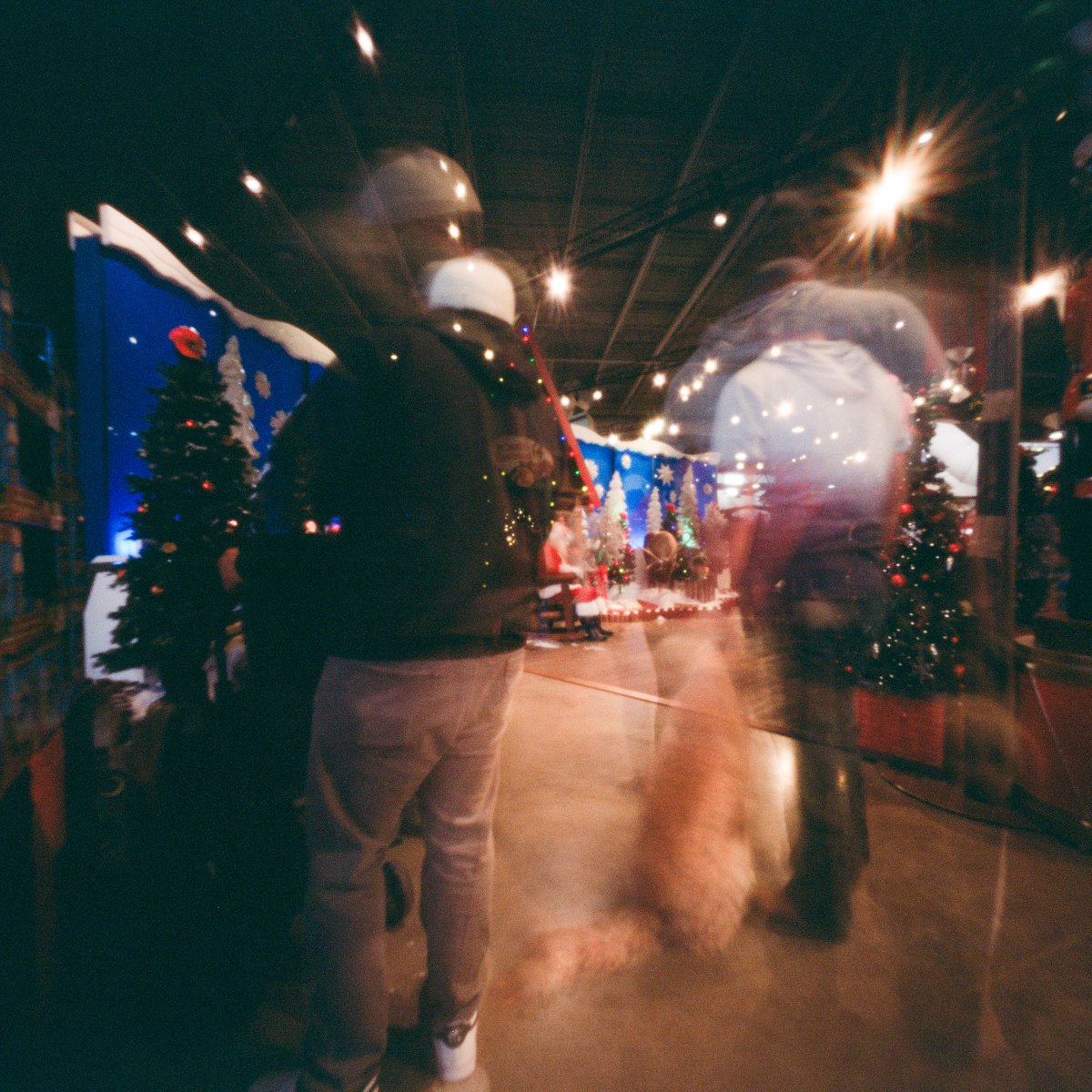 MrHolga's tweet image. Happy Worldwide @PinholeDay, y'all. Here's a few shots from my annual #BlackFriday Pinhole Photo Walk. Lunch at @Whataburger and shopping at @BassProShops. Good times.

#filmphotography #pinholephotography