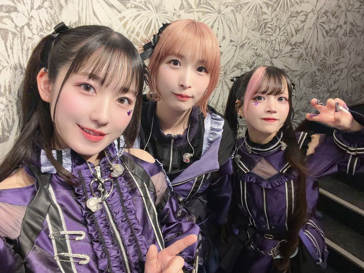 三川華月 tweet media