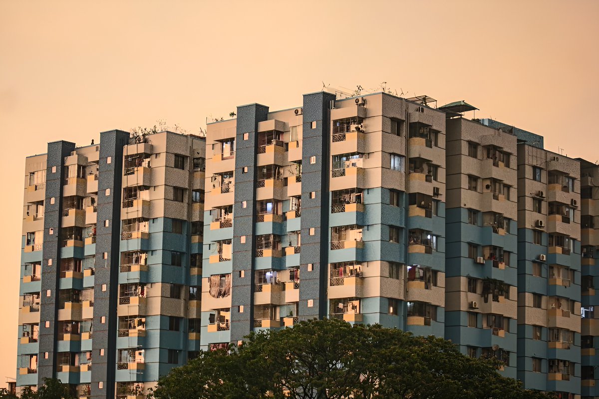 AbushaidI's tweet image. Every window has a story. 🪟📸" #Dhaka #UrbanPhotography #GoldenHour #Bangladesh