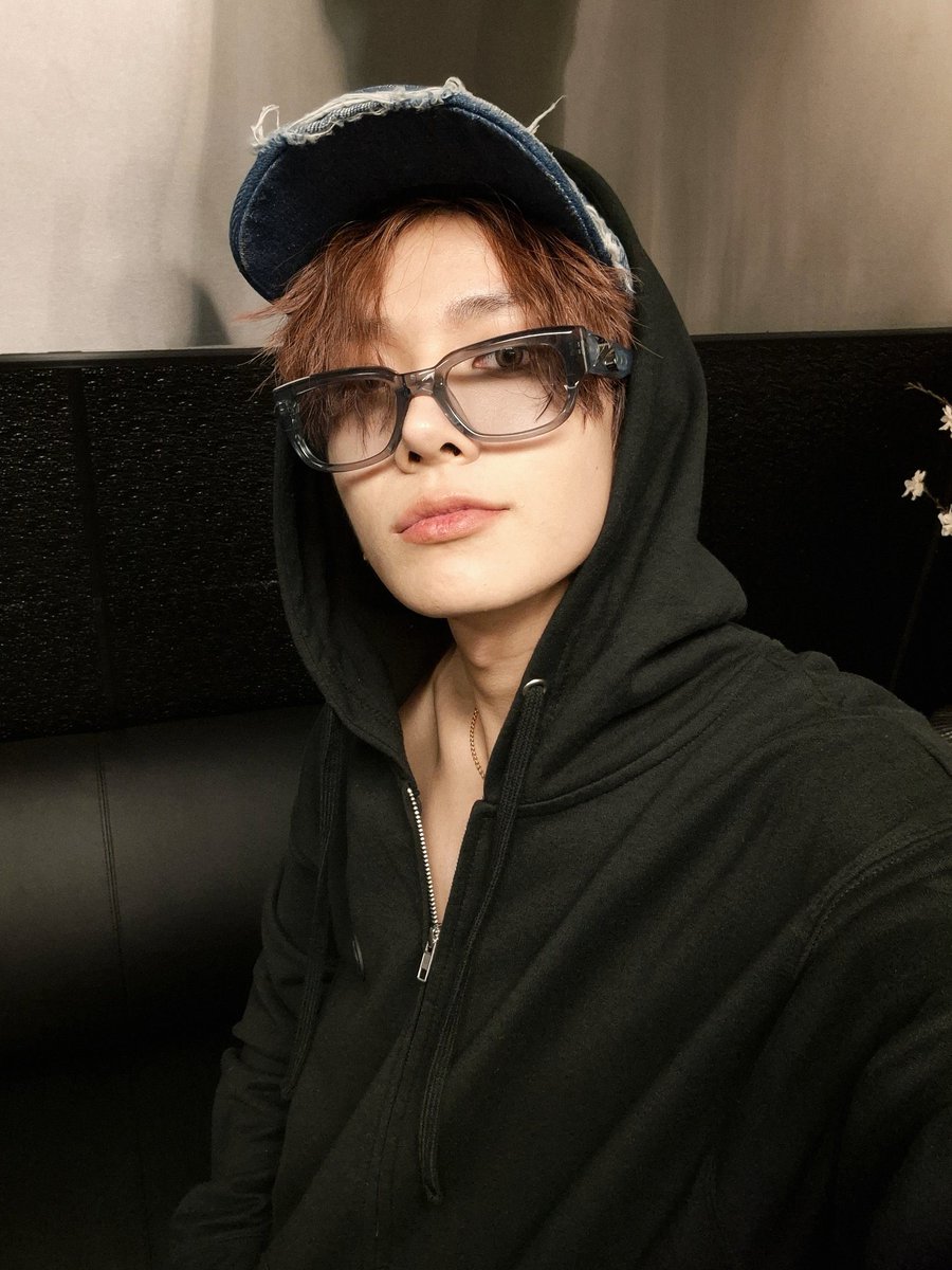 EVAN BASE tweet media