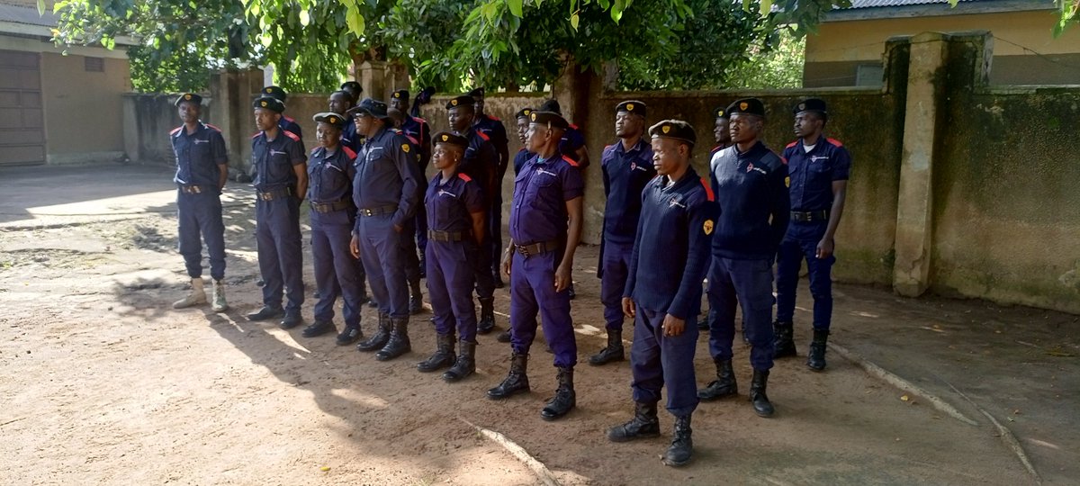 arrowsecurite's tweet image. Every deployment begins with clarity, discipline &amp;amp; purpose.
Our security teams receive daily briefings to align on client specific risks, operational updates &amp;amp; response protocols; ensuring every guard steps on duty informed, prepared &amp;amp; mission-ready.
#arrowsecurity #arrow