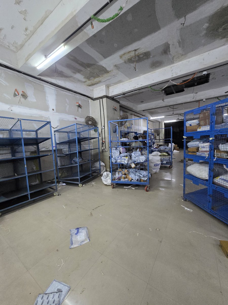 AshrafeeRa96183's tweet image. Hey @Flipkart @ekartlogistics, I’m at your warehouse for the 7th time for my 7th parcel. Staff here admit delivery agents like"Ali Ahmed" aren't even showing up they are just being assigned in the system to fake activity. Absolute fraud and waste of my time. #FlipkartScam #Ekart