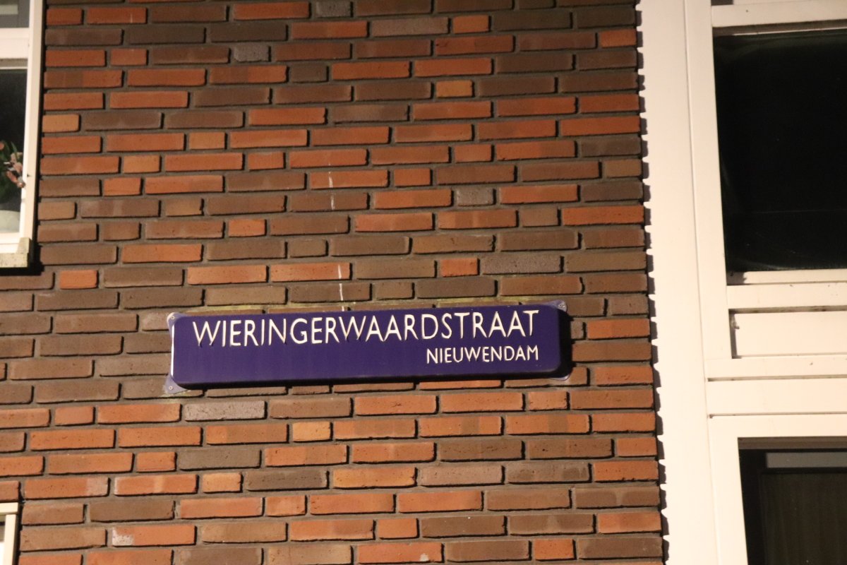 martindamen58's tweet photo. Twee #elektrische auto's zijn vannacht uitgebrand in #Amsterdamnoord. De melding van een #autobrand kwam vannacht om 02.58 uur binnen. Als #brandweer en #politie ter pl komen in de #Wieringerwaardstraat slaan de vlammen al metershoog uit de auto's. #Brandstichting?? https://t.co/3kkn5x4Bx3