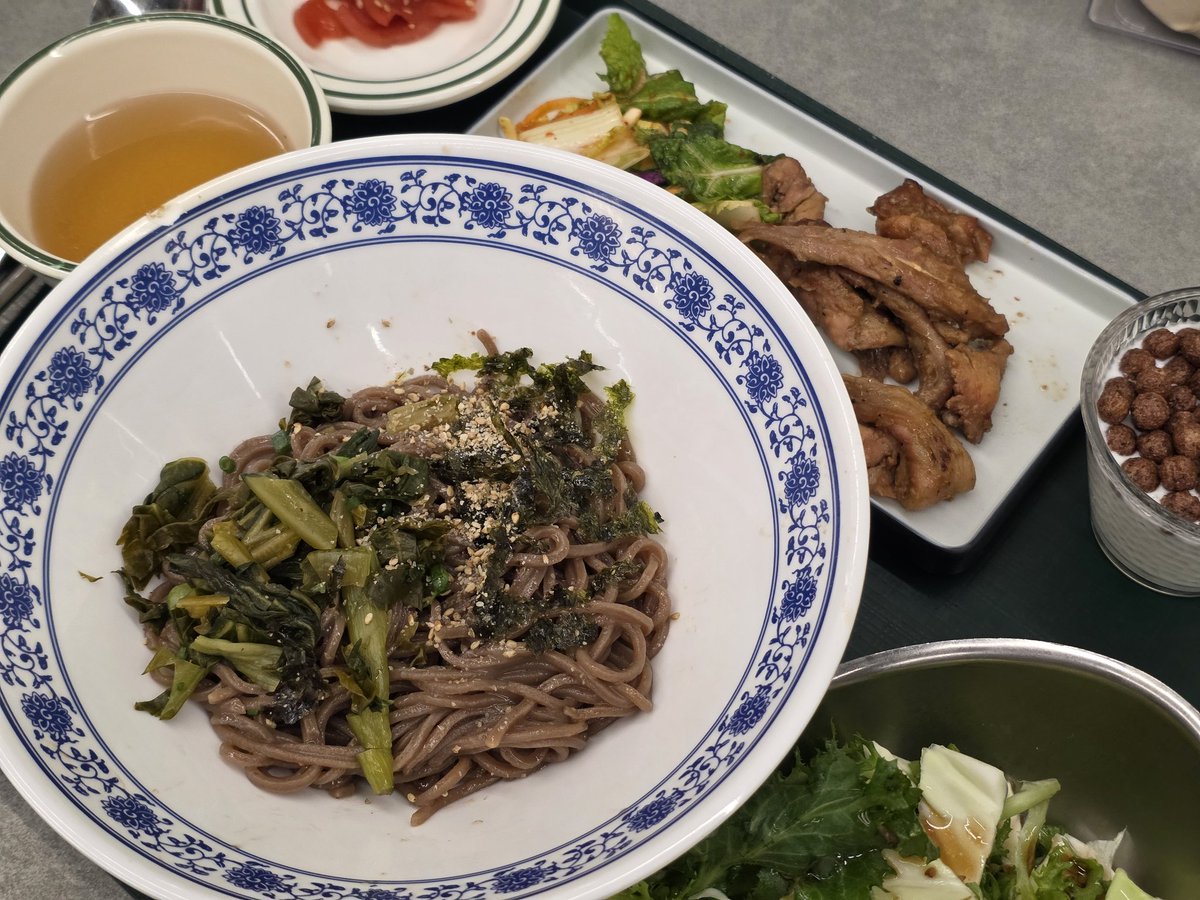 gomdol_cookie's tweet photo. 맛있었던 구내밥을 모아보자 (งᐛ)ว (งᐖ )ว https://t.co/w9Wusxp1lI