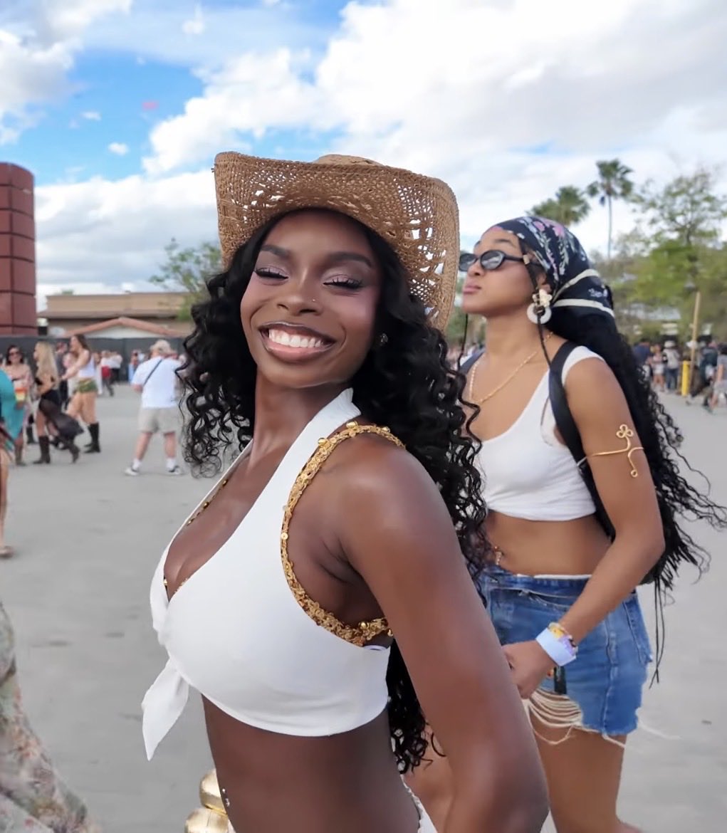 megsnothome🩰 tweet media