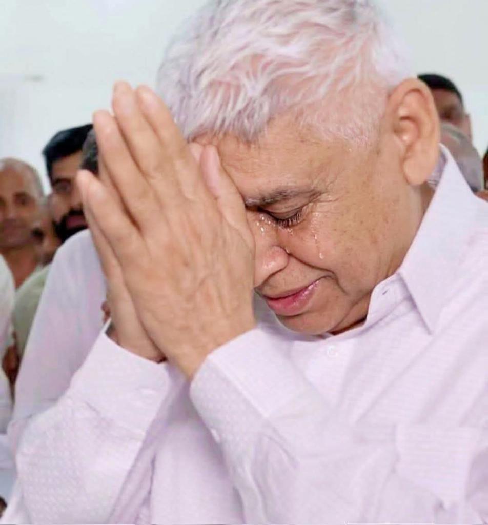 में रोवत सृष्टि कुँ सृष्टि रोवे मोहे।।
गरीबदास इस वियोग को समझ ना सकता कोई। 🌟💫🌹😢💔

#विश्व_शांति_केलिए_निमंत्रण
#SantRampalJiMaharaj