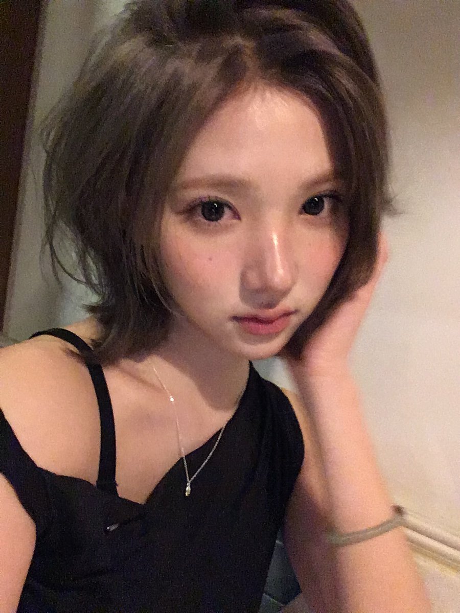 eleanorgracella's tweet image. ㅤ
𝗲𝗹𝗲𝗮𝗻𝗼𝗿𝗰𝗴𝗿 made a new post.
ㅤ
Feeling pretty. #latepost