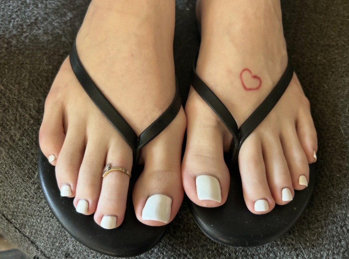 blondesize9's tweet photo. Sunday feet! https://t.co/lVhBKntAFZ