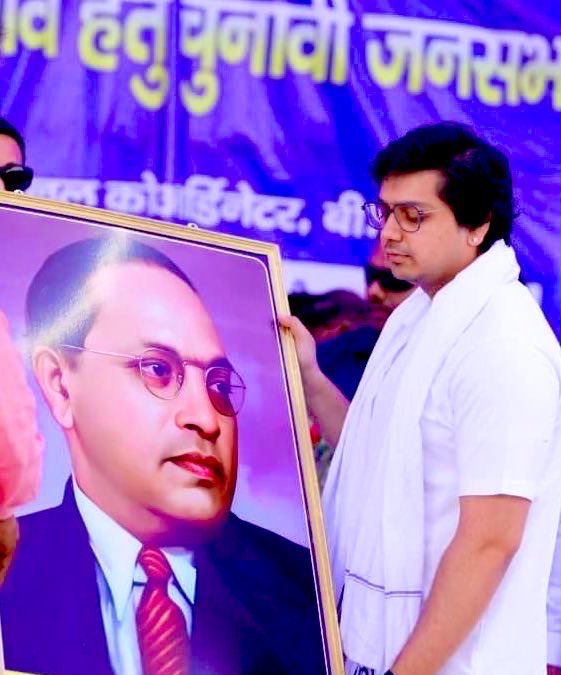 sagarGbsp's tweet image. बहन जी की सरकार थी तो बहन-बेटी सुरक्षित थी, किसान-मजदूर को हक मिला था। न दंगा, न भ्रष्टाचार - सिर्फ विकास की धार। अब फिर से नीला तूफान आएगा, हाथी यूपी में राज करेगा। #JaiBhim #BSP #2027MeinBSP