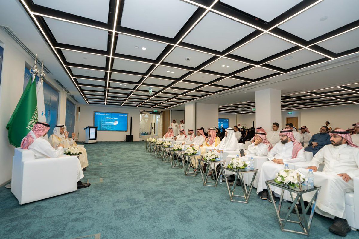 خلال "أسبوع الابتكار" الذي تنظمه منشآت، تشرفنا باستضافة د. عبدالعزيز السويلم، الرئيس التنفيذي للهيئة السعودية للملكية الفكرية، في حوار تناول الملكية الفكرية بوصفها ركيزة لتحويل الابتكار إلى قيمة اقتصادية، من خلال حماية الأفكار وتمكين المنشآت من بناء مزايا تنافسية مستدامة.