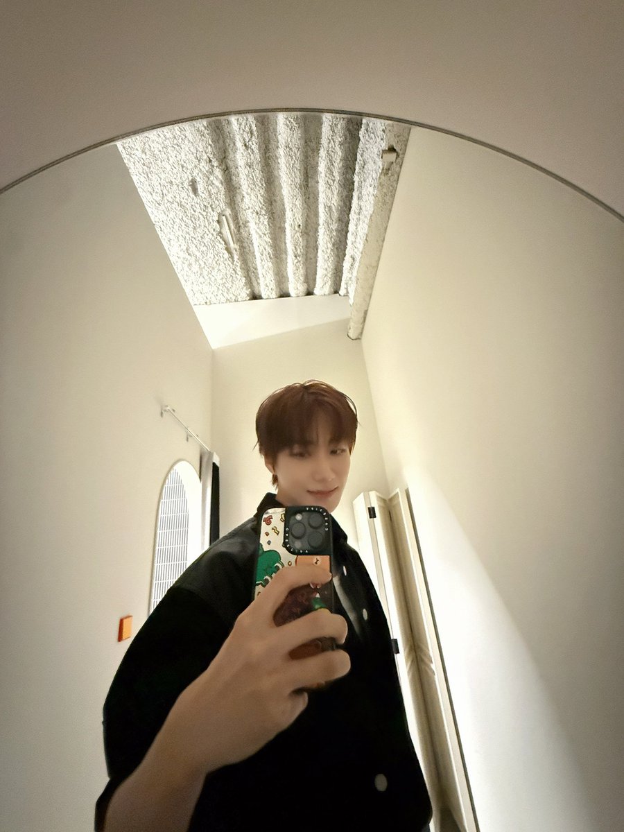 HENG_622's tweet photo. 같은 사람 인가요?
是同一个人吗？ https://t.co/w33Tzi3FDc