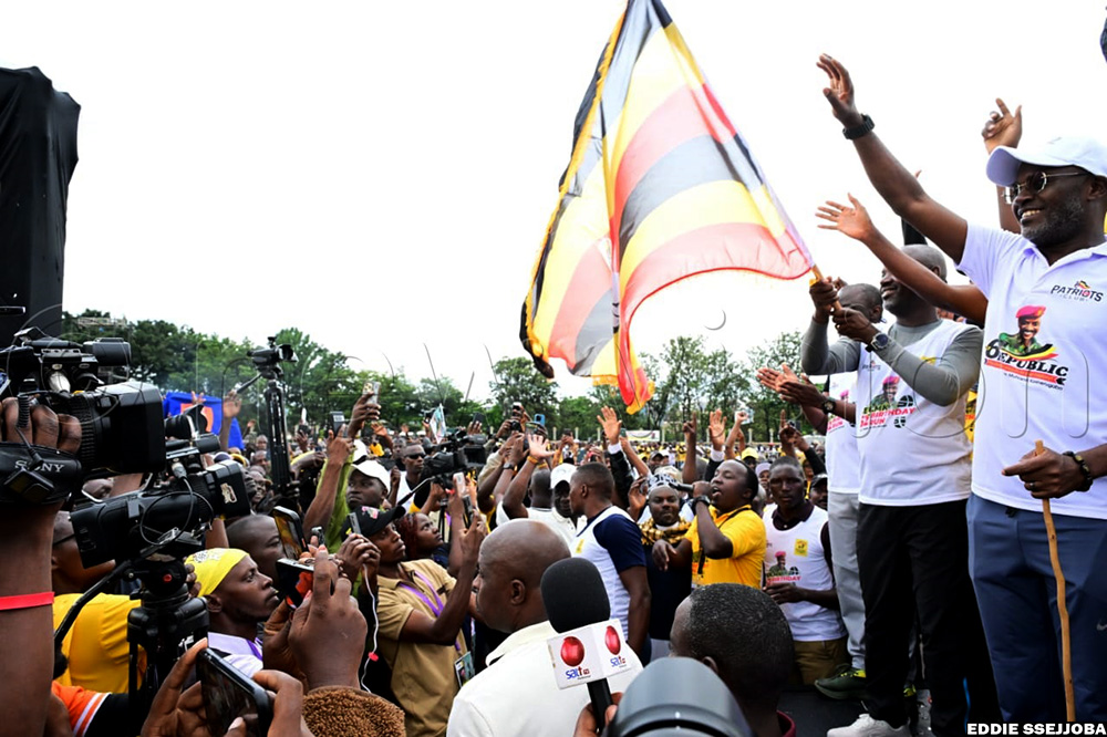 newvisionwire's tweet image. The Kololo Ceremonial Grounds were painted yellow and white as Ugandans participated in the charity birthday run for the Chief of Defence Forces (CDF), Gen. Muhoozi Kainerugaba, to celebrate his 52nd birthday.  

t.ly/FeT9h | #VisionUpdates