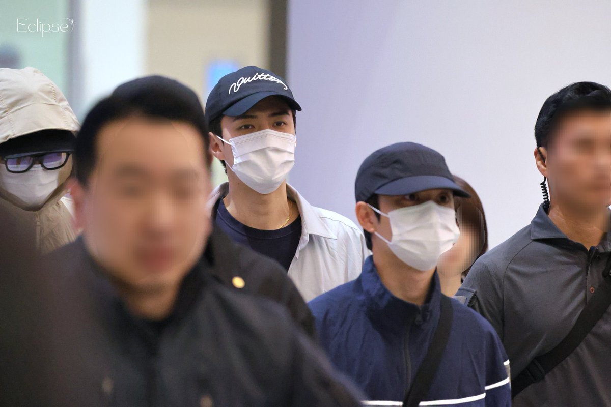 EXOLINTL9's tweet image. [26/04/26] #EXO Arrived Safely in Seoul, South Korea 🇰🇷

Cr. eclipse_folder

#엑소 #weareoneEXO @weareoneEXO @DOHKYUNGSOO_X