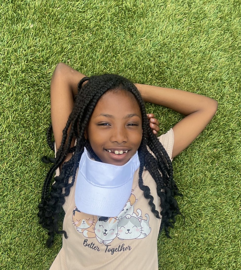 SikiraT's tweet image. #SundayFunday🌱#Grass☀️ #Daughter🦋