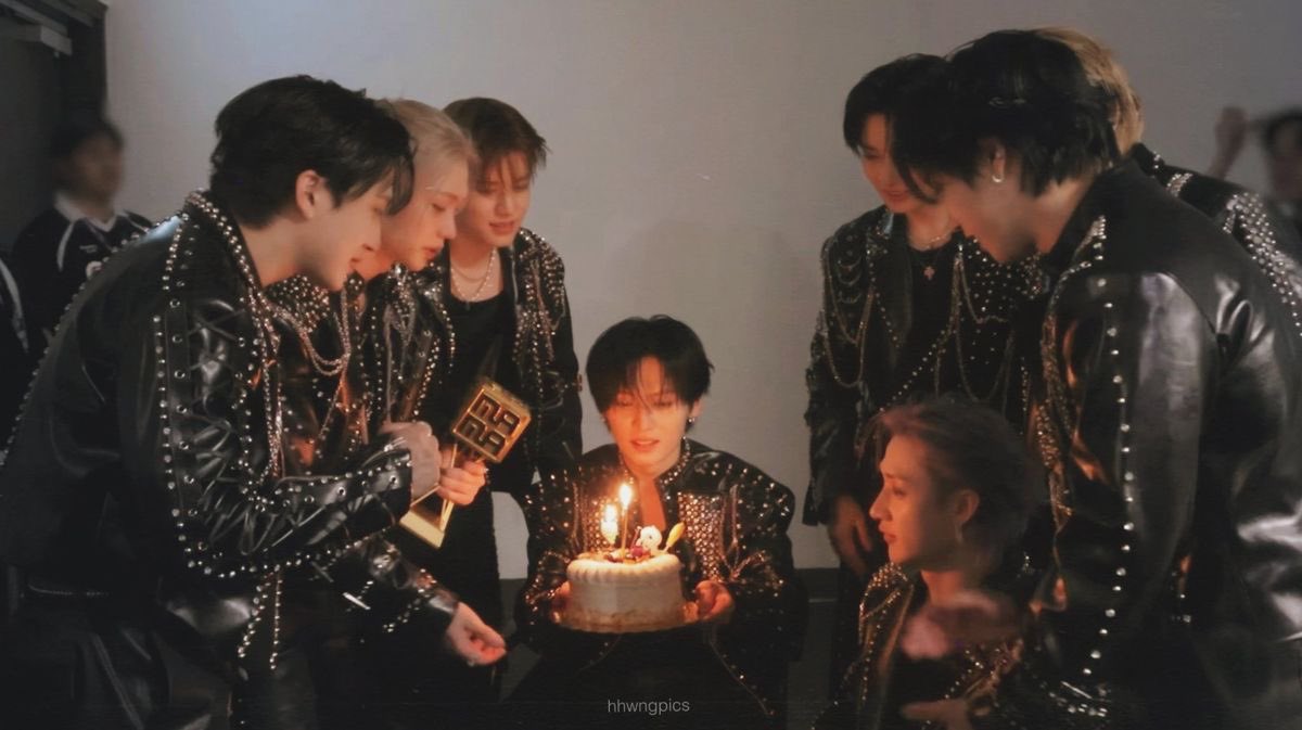 lnaaa_04's tweet photo. ☆ skz  loving each other more than anything ☆

-A thread https://t.co/uPv0AVBYJN