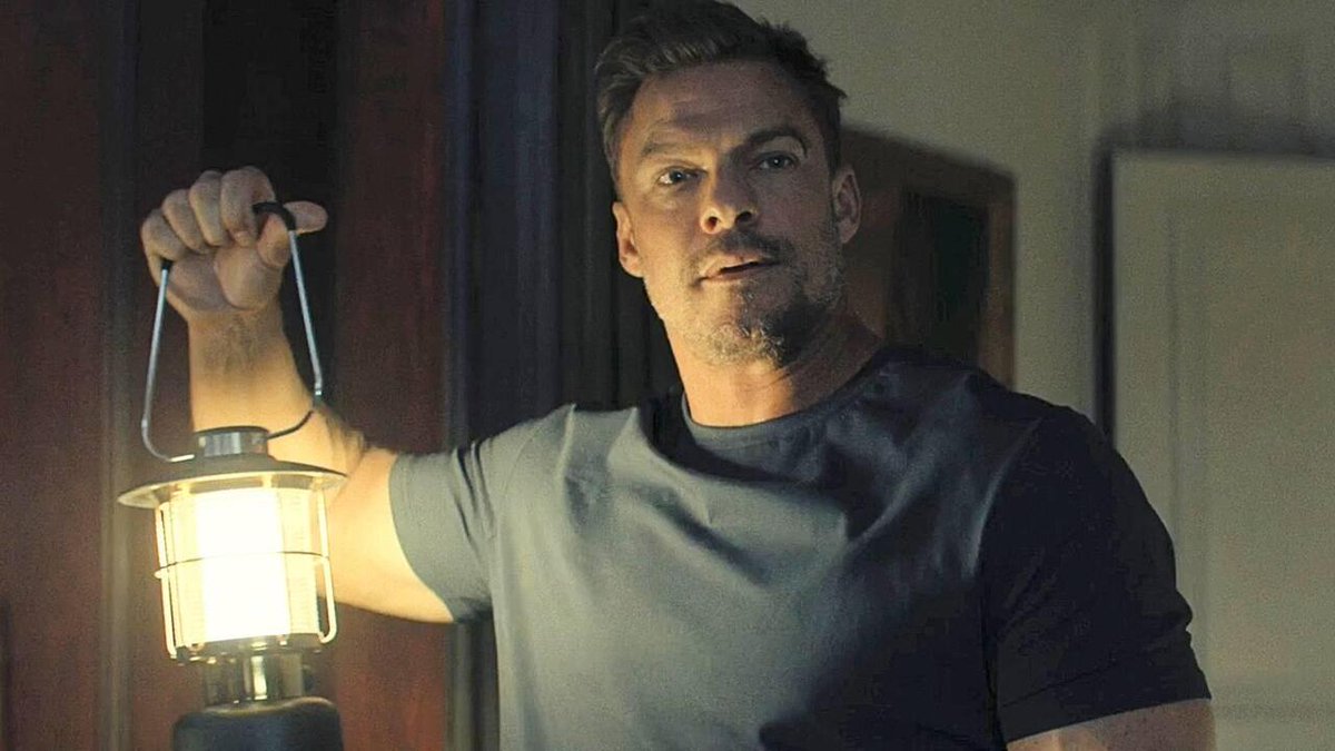 azattelevision's tweet image. Reacher Season 4 wraps post-production, signaling a 2026 premiere as the franchise expands. Alan Ritchson confirms finish—a key milestone for a beloved Amazon Prime staple. Diverse spin-offs and new chapters could redefine the saga. #Reacher #TVnews