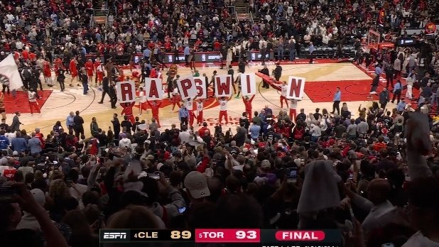 JacobPacheco6's tweet image. #RAPTORS WINNNNN!!!!

THIS SERIES IS TIED!!!

2-2 BACK HEADING BACK TO CLEVELAND!!

YOUNG DOGS DON'T STOP FIGHTING!! #WeTheNorth