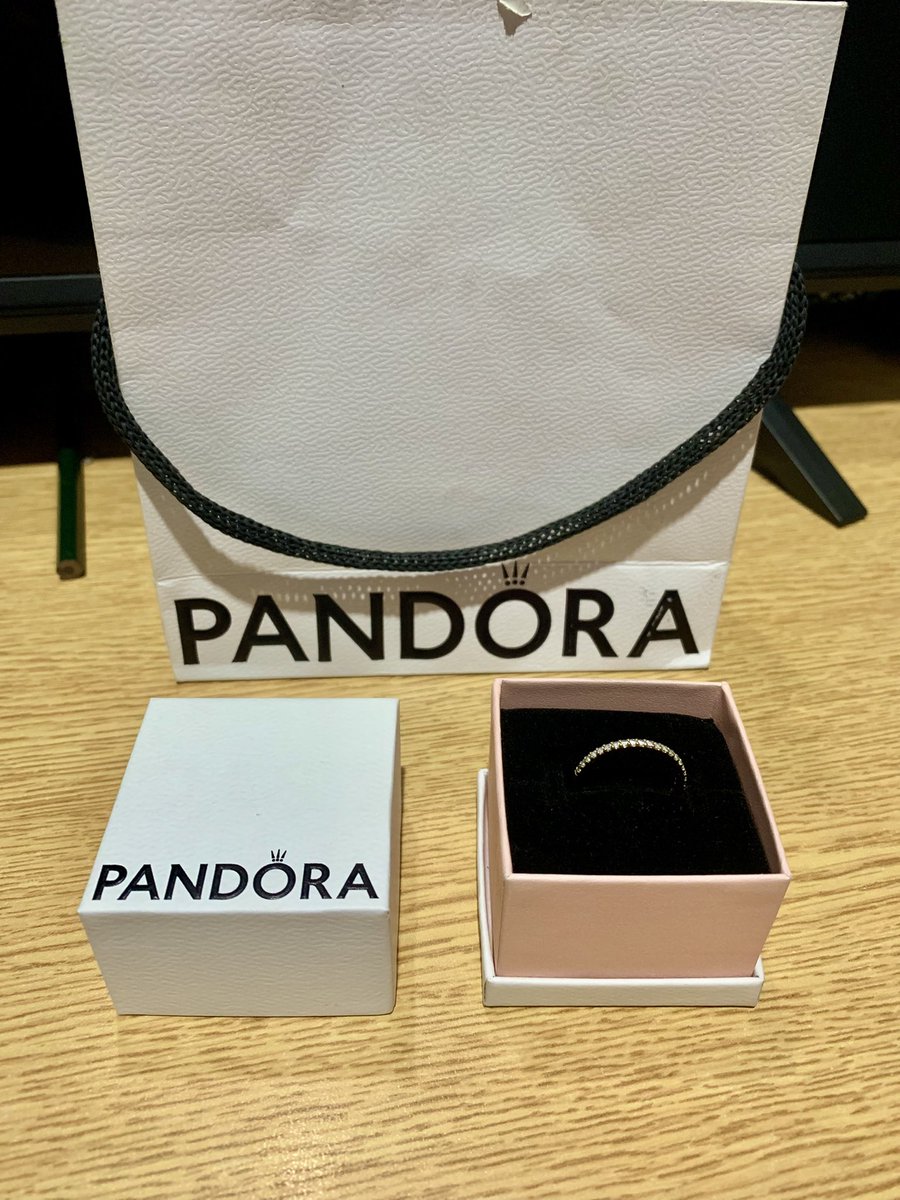 candleries's tweet photo. 🪷 wts cincin pandora 🪷

> all lengkap: box, paperbag, receipt 🧾
> condi masih bagus banget 
> 100% original
> 1 jt (bisa nego)

t. #preloved #wts https://t.co/RiTmGAWdQS
