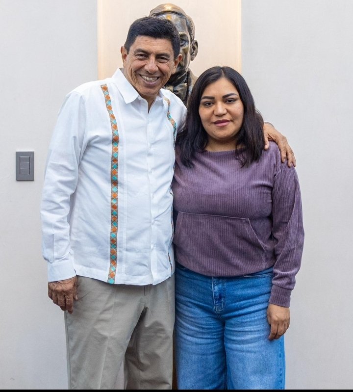 benmorinmx's tweet photo. #DENUNCIACIUDADANA Santiago #Suchilquitongo
*
“Laura Isabel Roman Figueroa presidenta de Santiago #Suchilquitongo en vive en mansiones y anda en camionetas de lujo. Su síndico es un incompetente. No puede mover un dedo ni su policia incompetente.
***
“Todos en una nube de humo y delincuentes tienen secuestrado al pueblo.
***
“Negocios de venta de alcohol las 24 horas y no se invierte en Educación. No hay gobierno, sólo caos. Es gobierno de Morena*.
#Oaxaca @PartidoMorenaMx