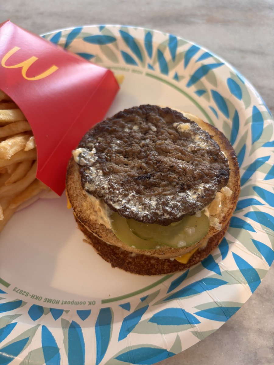 NJPaige's tweet image. THIS is a Big Mac? What’s BIG about it? #bigmac #mcdonalds @McDNYTriState @McDonalds #shrinkflation