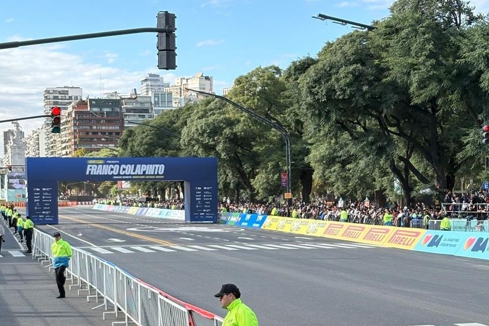 facuintelectual's tweet photo. son otros tiempos pero esta organización del road show hace pensar lo lindo que hubiese sido algo similar por el festejo de la copa del mundo https://t.co/Zkhz3K0MHm