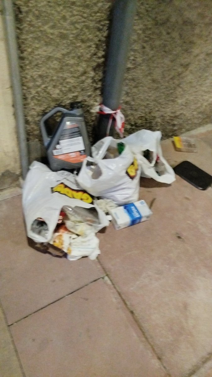 2910Mer's tweet photo. Todos los días lo mismo, y el contenedor a veinte metros. Esto es vergonzoso. Calle Rafaela de Antonio esquina con la calle Rioja.
@Ayto_Avila @poravilaes https://t.co/s3pzGgBGmV