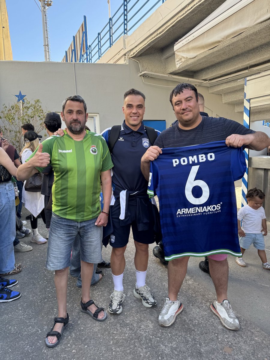 dani_limon's tweet photo. Agradecer al gran @jorgepombo94 el detalle que ha tenido con nosotros en el partido de su equipo en Grecia. @KifisiaFC 

Se le recuerda con cariño su etapa en el Racing, calidad enorme, ese año si no es por el antes del cambio en el banquillo no nos salvamos. https://t.co/Skg0APKYe4
