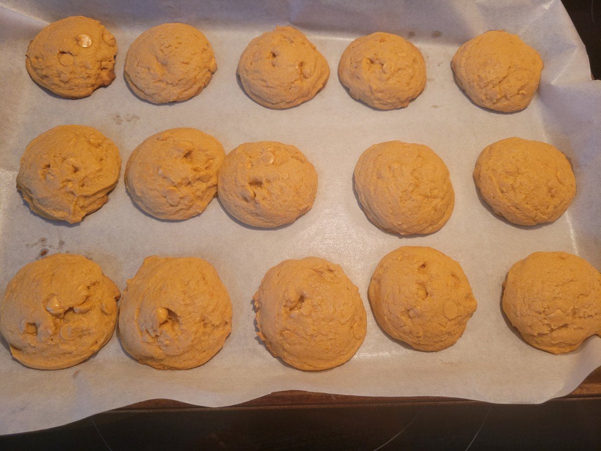 joycegullage's tweet image. Butterscotch pudding and #Butterscotch chips in my #cookies today, instead of the usual vanilla pudding and chocolate chips. If the smell is any indication, they won't last long!