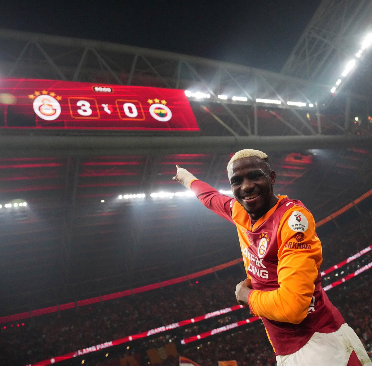 Çok güvendikleri elleri KOLLARI bağlandı!
GALATASARAY GEREKENİ YAPTI!