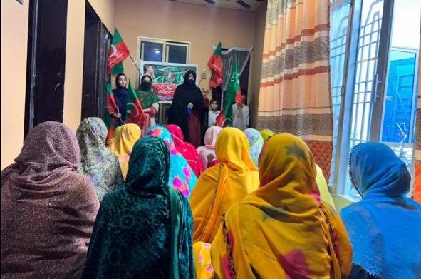 SafiaKakar804's tweet photo. صدر پاکستان تحریک انصاف ویمن ونگ محترمہ کنول شوزب کی ہدایات کی روشنی میں اور صدر بلوچستان صفیہ کاکڑ کی قیادت میں آج ڈسٹرکٹ کوئٹہ سریاب ٹاؤن میں ایک شمولیتی پروگرام منعقد کیا گیا جس میں بڑی تعداد میں خواتین تحریک میں شامل ہوئی۔ خواتین کا سیاست میں آنا خوش آئند ہے۔
 @KanwalMna https://t.co/OqrWvGQpTN