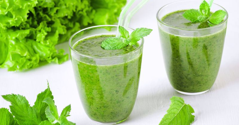 ستة أعشاب مضادة #للالتهابات وكيفية استخدامها:

أفضل الأعشاب التي يمكنك إضافتها إلى نظامك الغذائي لتقوية جهاز المناعة، بالإضافة إلى وصفة عصير تتضمن اثنين من أكثر الأعشاب فائدة.

📌١. النعناع
أعشاب مضادة للالتهابات: يحتوي النعناع على وفرة من المعادن، مثل البوتاسيوم والكالسيوم