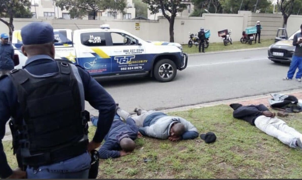 DiepslootN's tweet image. Four Criminals Arrested After R5 million warehouse Robbery in Fourways.

Read more: diepslootnews.co.za/?p=2239

#Crime #DiepslootNews #Fourways #stopcrime