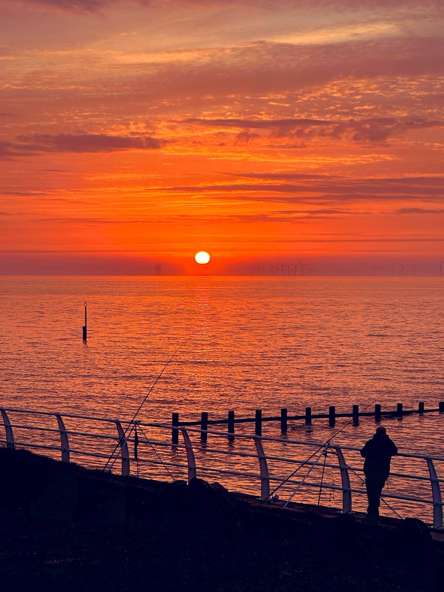 1976_Jessy's tweet image. Another magical sunset on my way home from work!! #NorthWales #SunsetSlut