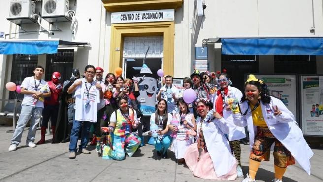 Minsa_Peru's tweet photo. Minsa: 400 personas protegidas durante los dos primeros días de la Semana de Vacunación en las Américas en el INSN Breña 

📌 Más información: https://t.co/rkqc89ONP2 | #SVA26 https://t.co/jUrfN62GjK