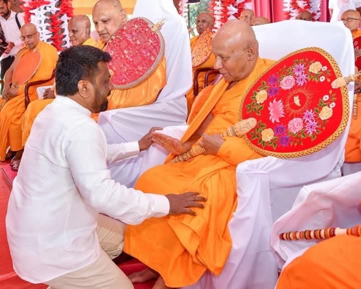 ampanai's tweet image. Article 9 gives Buddhism the "foremost place" in #LKA, but this status is being hijacked. 

This arrest show that criminals are using the saffron robe as a social shield to avoid scrutiny. Who would dare search or question a monk? 

#Eelam 
#RightToSelfDetermination