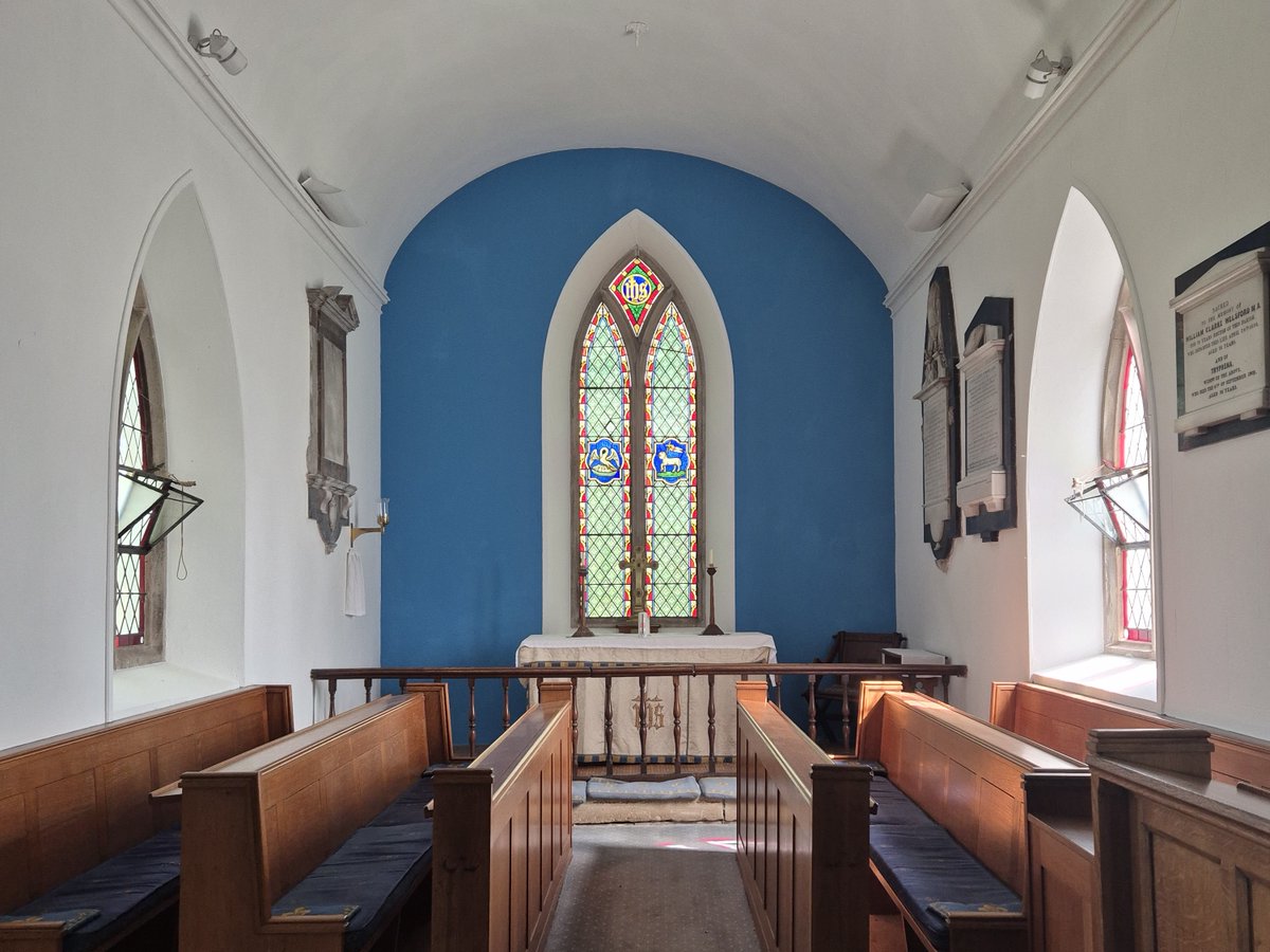 TheHistoryMouse's tweet image. Sanctuary...
#StMarySaltford #Somerset for #StainedGlassSunday