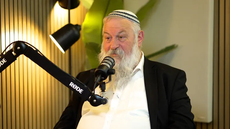 הרב יהודה זולדן: חייבים לחזור לעזה, אחרת האויבים יתחזקו 

הרב יהודה זולדן, שכיהן כראש ישיבות רעננה וימית ומפמ"ר תושב"ע, מספר בפודקאסט ערוץ 7 מדוע החדרת תחושת השליחות היא הפתרון למשבר המורים, כיצד חוק עונש מוות מחבלים מותר על פי התורה, למה החזרה לגוש קטיף חייבת להגיע וחושף כיצד