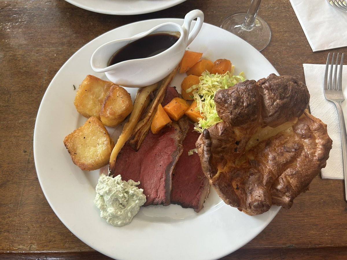 PubsSaving's tweet image. Top Sunday roast at The Priory Tavern #pub #kilburn The beef &amp;amp; chicken were both excellent, meat is sourced from family run Barrett’s butcher’s #nw3 Vegetables &amp;amp; roast potatoes were delicious. Rich gravy. Roast beef served with homemade horseradish crème fraiche. #sundayroast