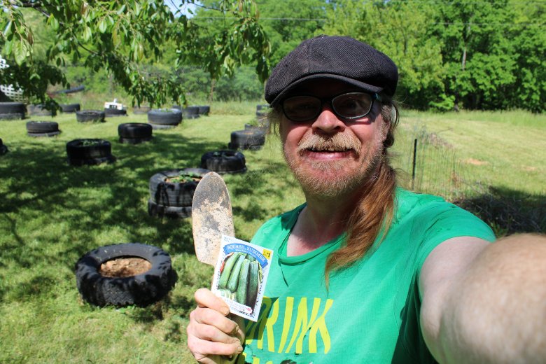 docsanderson's tweet image. #Scientists #Botany #Garden #Planting #Food
@NatGeo @danpeckwx @HeartsofHeroes_ @Nature
Lizzie using a Raised Bed garden  i have found that 2 tires next to each other- 1 can sprout robustly &amp;amp; other not germinate spent my afternoon replanting #Zucchini &amp;amp; #Squash Mwah Dirty Lelon