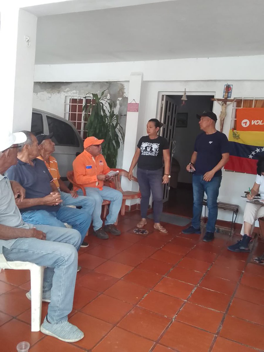 VPASucre's tweet photo. Despliegue nacional de activistas en Sucre. Municipio Sucre, Formación y juramentacion de la red popular FUNDACITE #DespliegueOperativoVp2026 @voluntadpopular #sucre https://t.co/nPOFRombAf