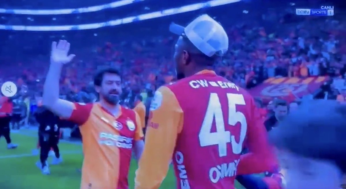 Galatasaray için üst düzey yönetici olarak mı çalışıyor acaba bakan yardımcısı olarak görev yapan vatandaş?  <a href="/TCKulturTurizm/">T.C. Kültür ve Turizm Bakanlığı</a>