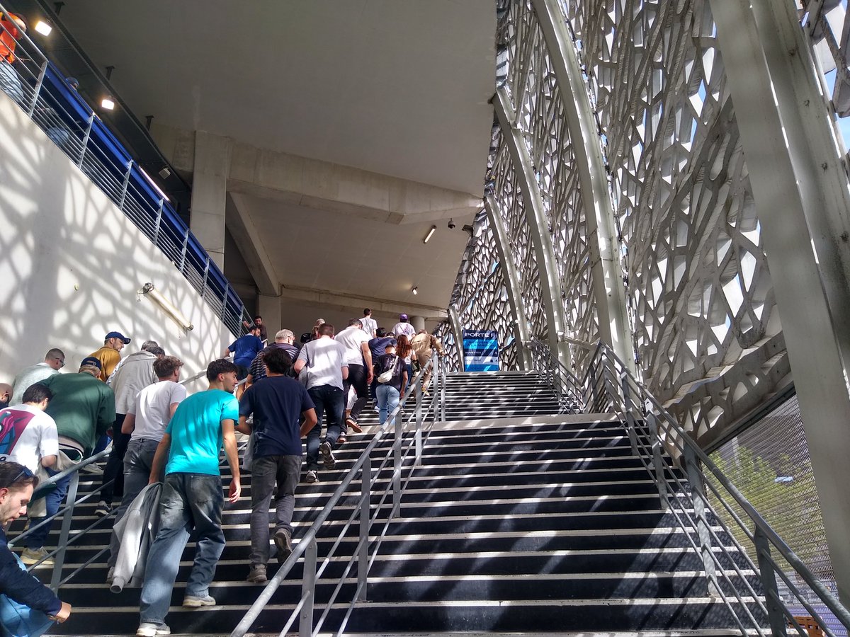 ABGroundhopping's tweet photo. A great first visit to Stade Jean-Bouin, even if mid-table Paris FC's eight-game unbeaten run came to an end as they lost 1-0 to Champions League qualification hopefuls Lille in Ligue 1.

A tale of two penalties, plus a late red card. Spot the Eiffel Tower! #groundhopping https://t.co/4LGExpwdil