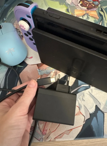 viqsm's tweet photo. oi amigos, to vendendo meu switch 1
tá novinho, com película, capinha e cartão (tenho a caixa dele tb)
1600,00 https://t.co/iWkq0Ha9HC