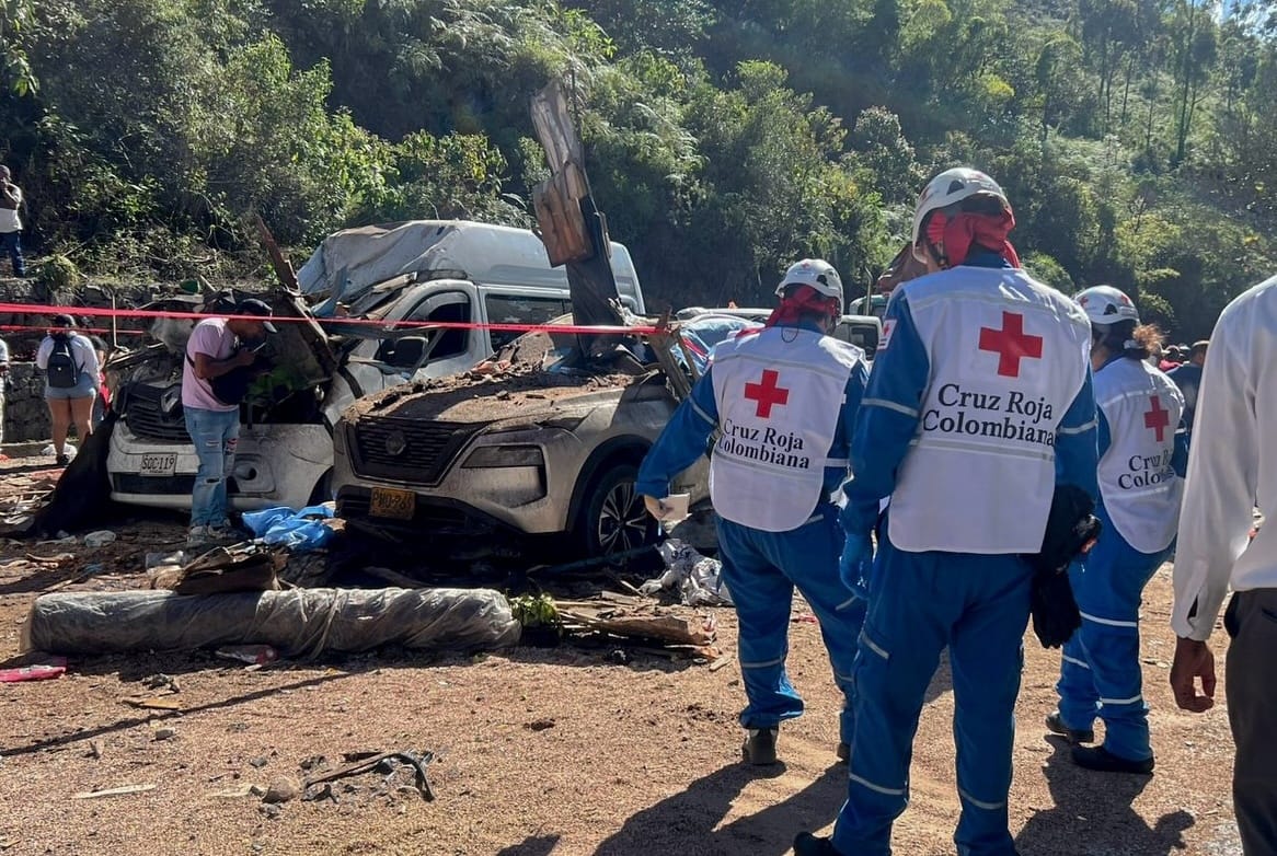 avnve's tweet image. #Internacional || Gobernación del Cauca decreta tres días de duelo por atentado terrorista en Colombia

El  gobernador del departamento del Cauca, Octavio Guzmán, oficializa tres  días de luto tras el ataque con explosivos en la vía Panamericana. La  medida rinde homenaje a las