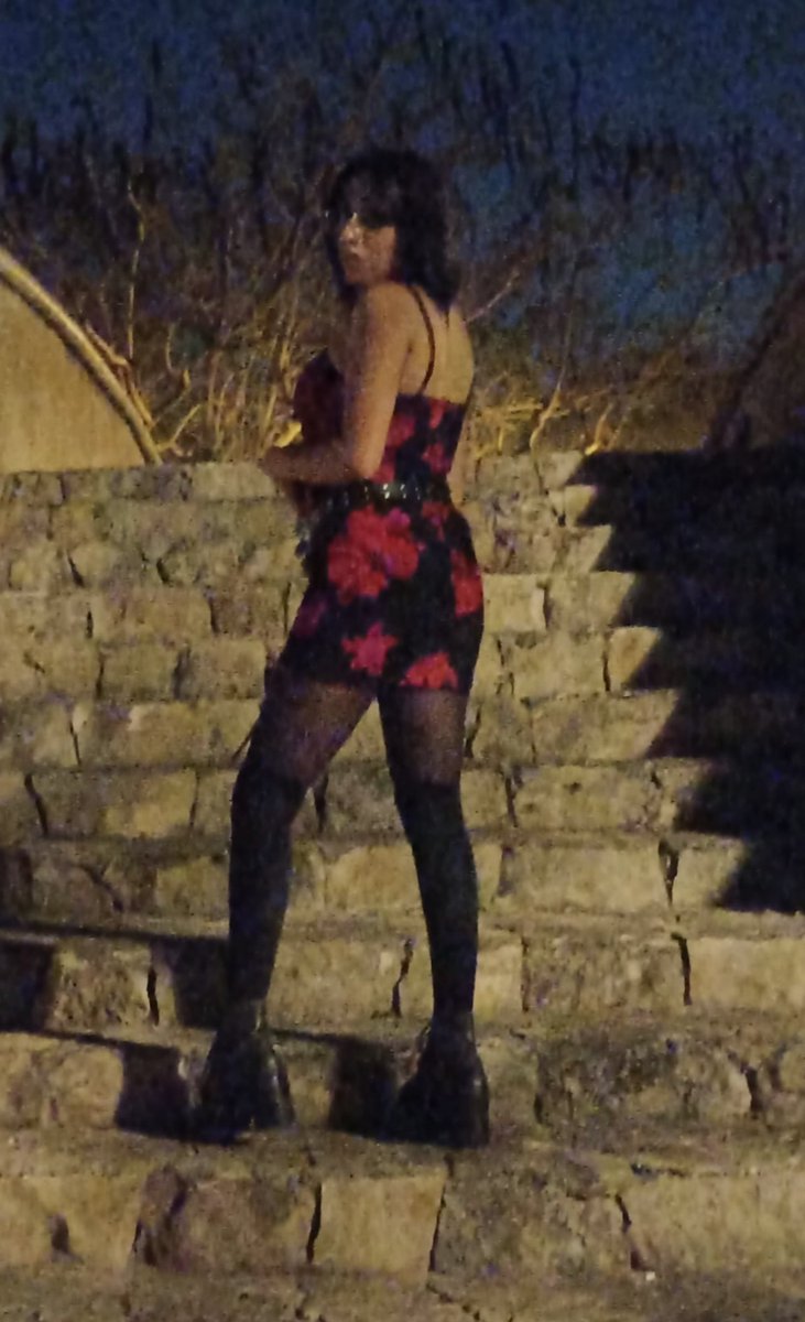 lilithSW13's tweet photo. en las noches salen los demonios 💋👿 https://t.co/A9zMYVrpye
