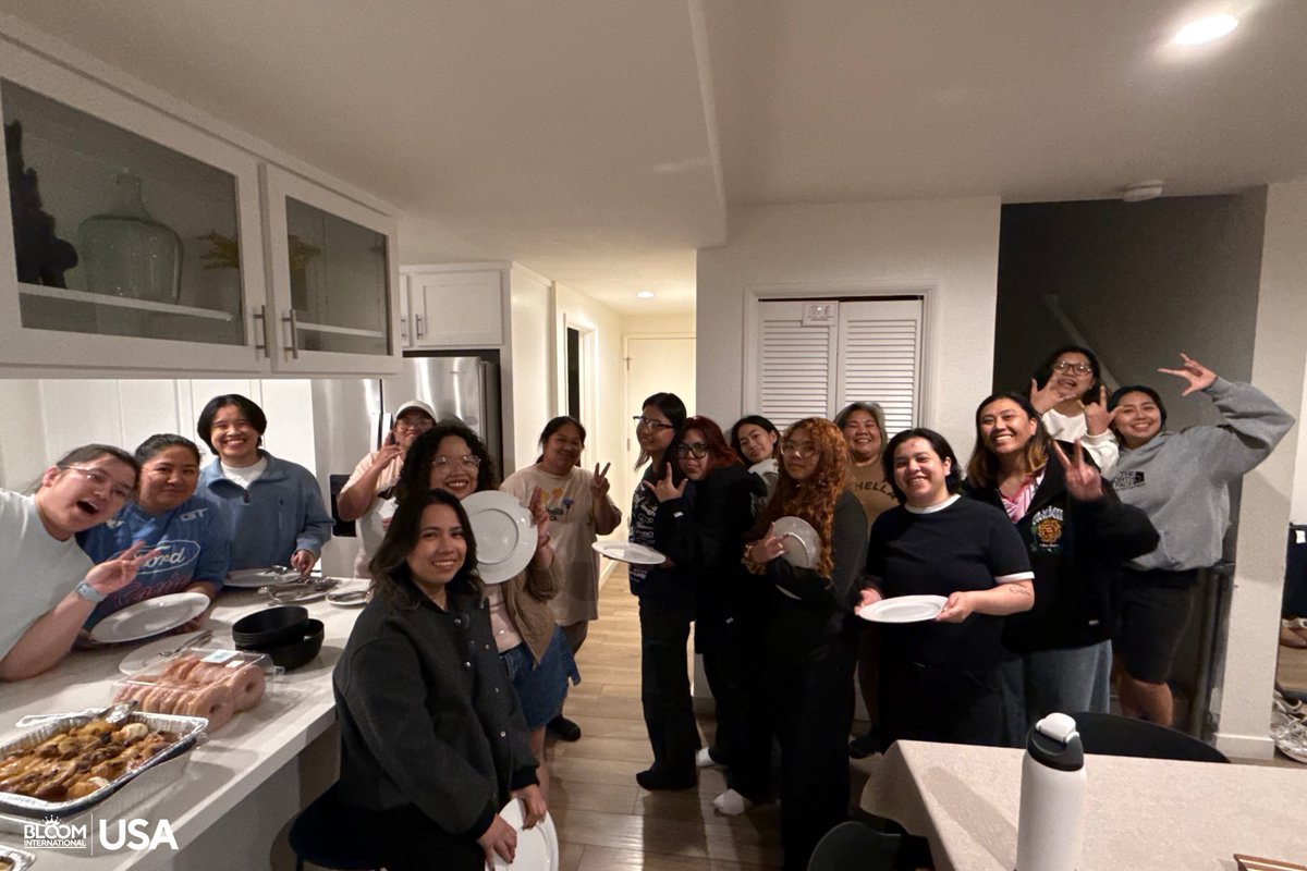 Baka magtampo na si <a href="/TeamBloom_CAN/">TEAM BLOOM CANADA</a> samin kasi di pa namin napopost HAHAHAHAH

Hello TBC! (kahit 1 ka lang 😂) Thank you so much for spending your time with us. I think our conversation was very fruitful even though puro dogshow siya 😂. Sobrang saya mo kausap. Balik ka na di na